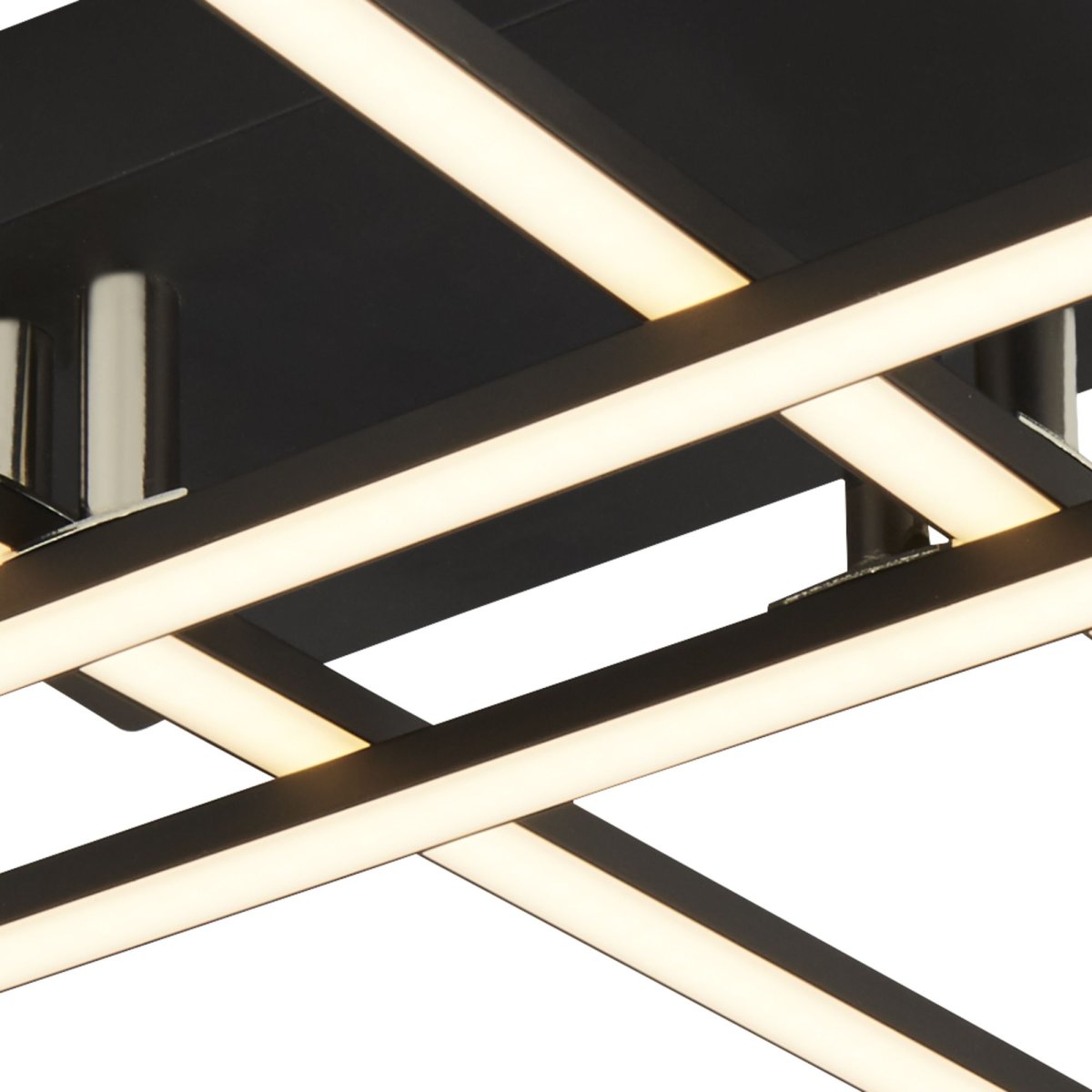 Matrix 45cm Mattschwarz deckenleuchte Von Searchlight - Diese stilvolle und elegante Leuchte eignet sich perfekt f&uuml;r R&auml;ume mit niedrigen Decken, wie beispielsweise Schlafzimmer, Wohnzimmer oder Flure, und setzt ein auff&auml;lliges Detail.