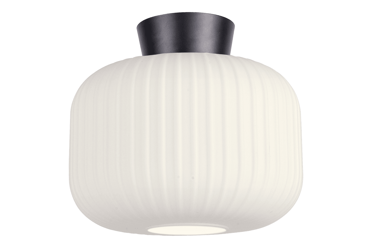 Zoombild von Vanja Ø28 Weiß/schwarz deckenleuchte Von Aneta Lighting - Das wei&szlig;e Glas sorgt f&uuml;r ein gleichm&auml;&szlig;iges und angenehmes Licht, w&auml;hrend die schwarze Deckenplatte der Leuchte eine elegante Note und W&auml;rme verleiht.