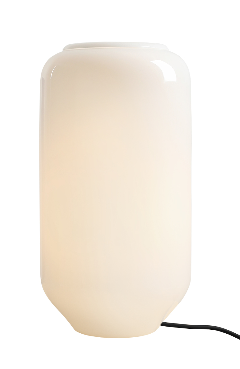 Flask 36cm Weiß/schwarz tischlampe Von Artera - Das schwarze Kabel bildet einen schönen Farbkontrast und verleiht der Lampe eine harmonische und zugleich verspielte Note.