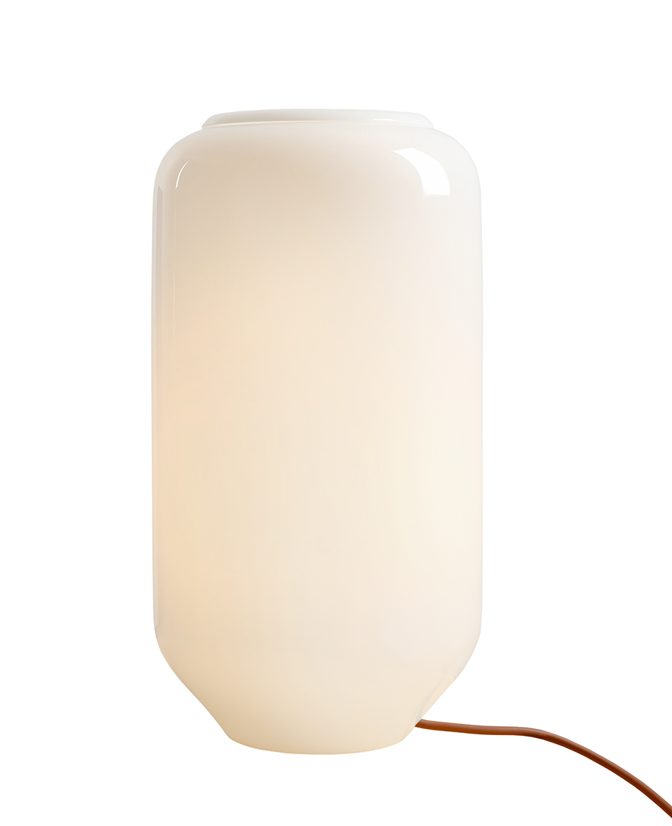 Flask 36cm Weiß/Terrakotta tischlampe Von Artera - Das terrakottafarbene Kabel setzt einen schönen Farbakzent und verleiht der Lampe einen harmonischen und verspielten Ausdruck.