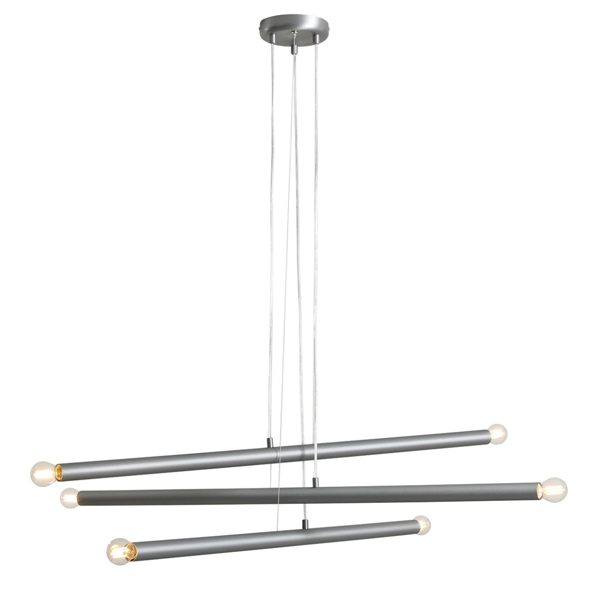 Tubo 6 100cm Stahl hängelampe Von Artera - Die Leuchte besteht aus drei schmalen Metallrohren in elegantem Stahl-Finish, die in unterschiedlichen H&ouml;hen und Winkeln angeordnet sind und so eine dynamische und luftige Optik erzeugen.