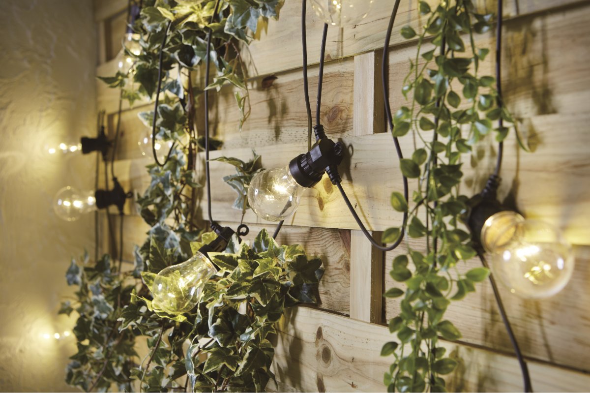 Garden Erweiterbar 10m Schwarz Von Pixie Design - Bei eingeschaltetem Timer leuchtet die Lampe 8 Stunden lang und ist 16 Stunden lang aus.