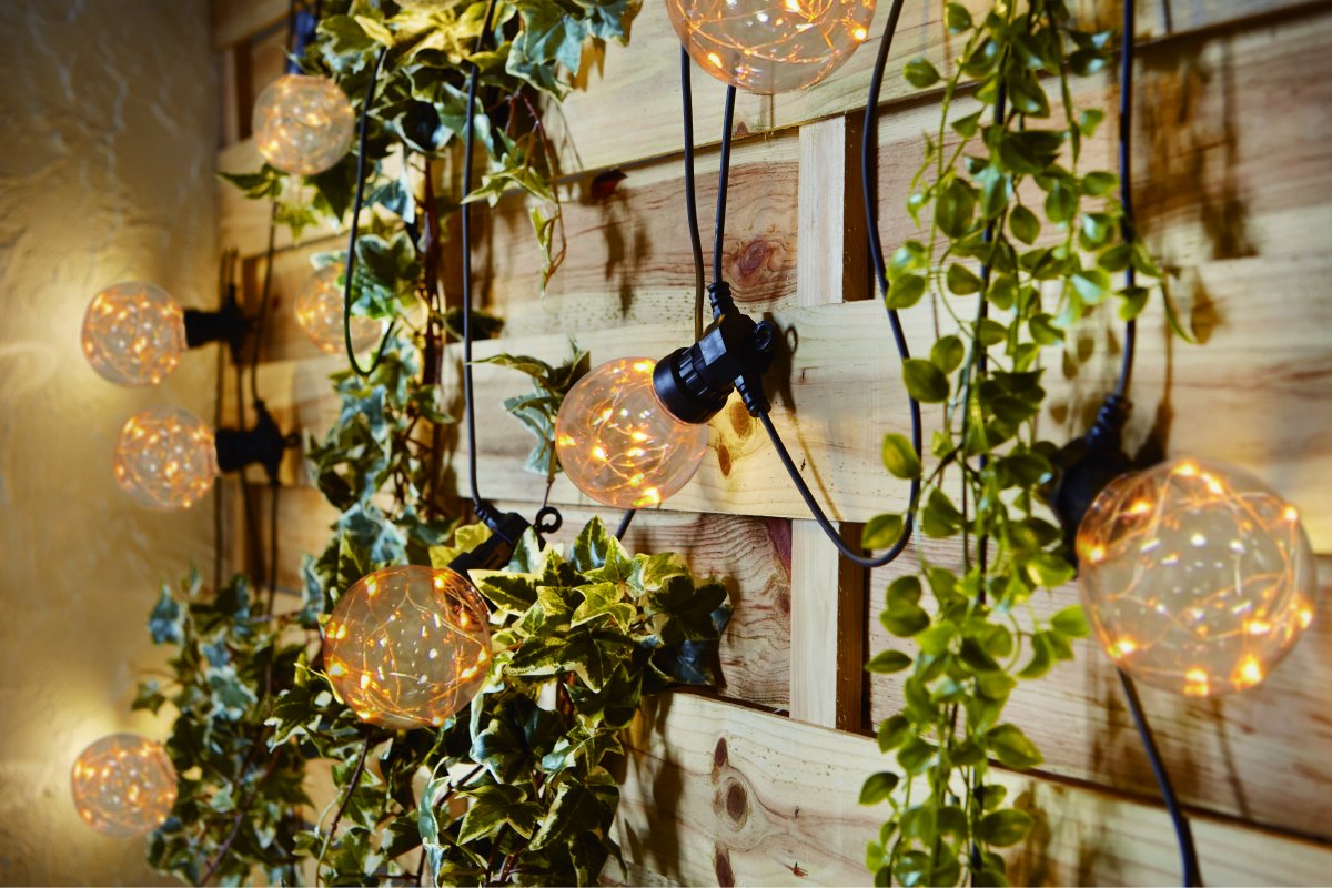 Garden micro-light Erweiterbar 10m Schwarz Von Pixie Design - Bei eingeschaltetem Timer leuchtet die Lampe 8 Stunden lang und ist 16 Stunden lang aus.