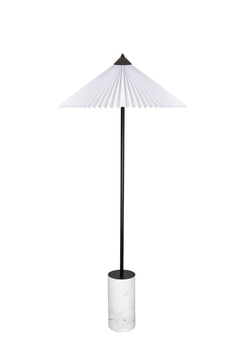 Matisse Weiß stehlampe Von Globen Lighting - Matisse hat einen plissierten wei&szlig;en Textilschirm und ist mit einer passenden plissierten Metallspitze verziert.