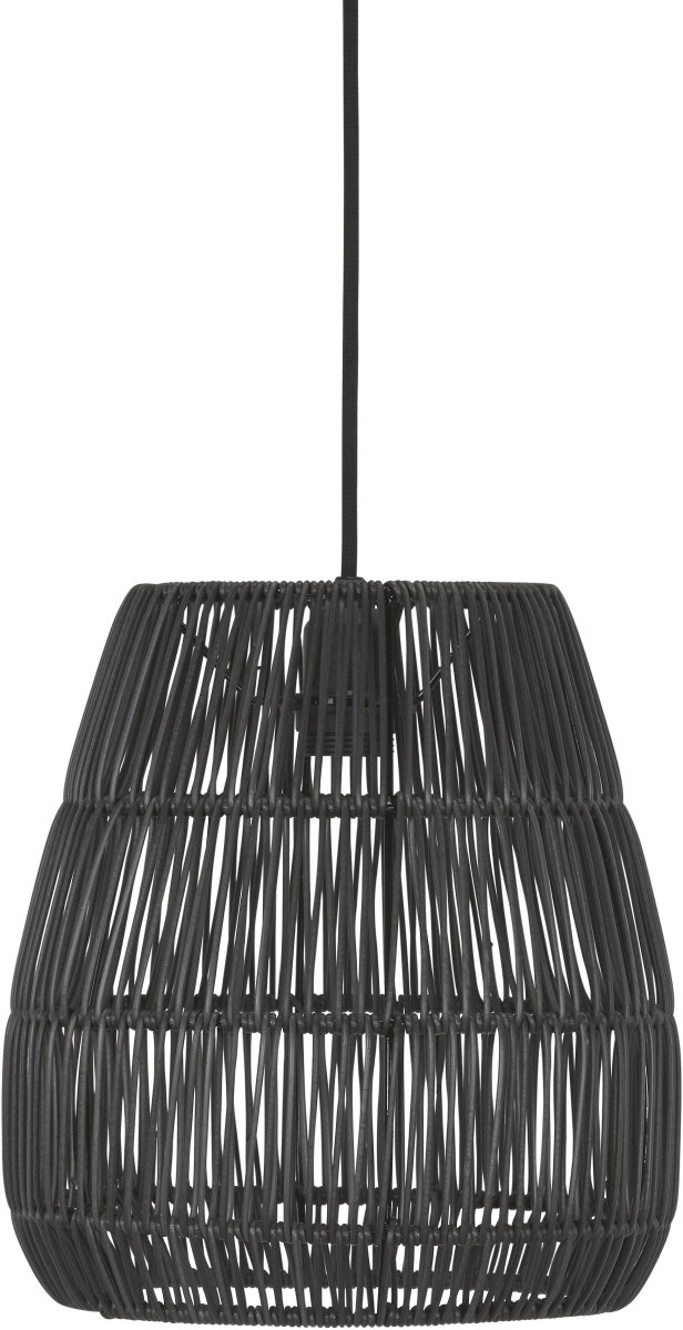 Saigon Ø28 Schwarz hängelampe Von PR Home - Saigon, ein Lampenschirm aus k&uuml;nstlichem Rattan.