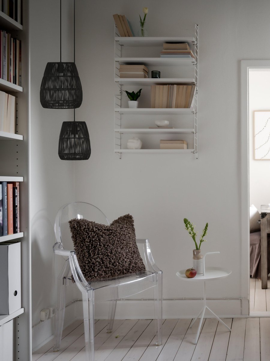 Saigon Ø28 Schwarz hängelampe Von PR Home - Saigon, ein Lampenschirm aus k&uuml;nstlichem Rattan.