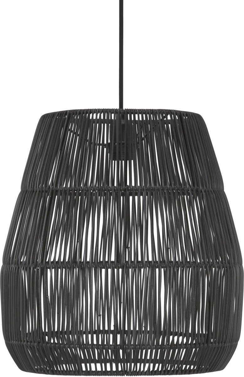 Saigon Ø38 Schwarz hängelampe Von PR Home - Saigon, ein Lampenschirm aus k&uuml;nstlichem Rattan.