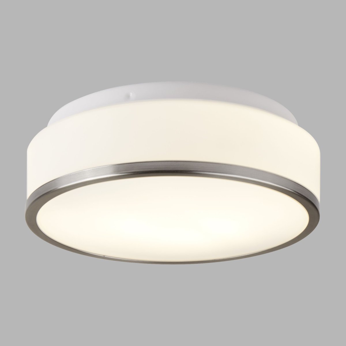 Cheese Ø30 Silber badezimmerlampe Von Searchlight - Der mattweiße Schirm sorgt für ein weiches und angenehmes Licht und schafft eine entspannte und einladende Atmosphäre.