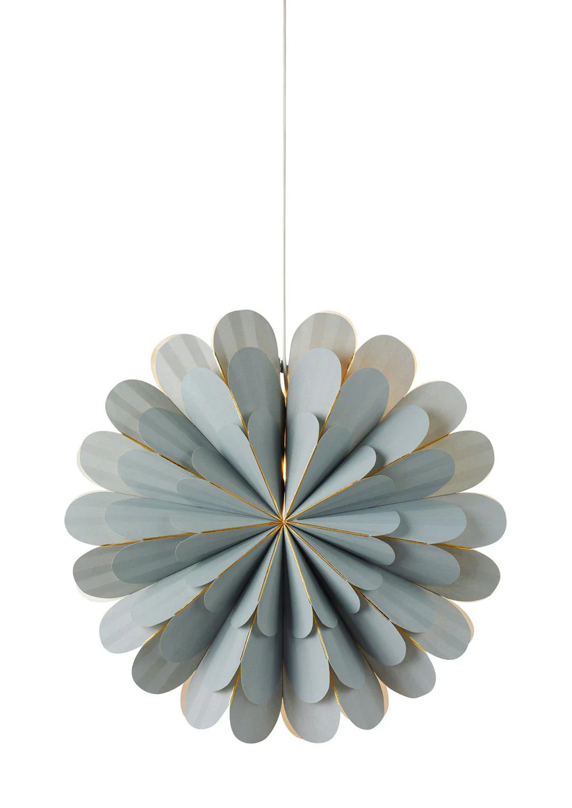 Marigold Ø60 Grau Von Markslöjd - Perfekt f&uuml;r alle, die zu Hause eine moderne und anspruchsvolle Weihnachtsatmosph&auml;re schaffen m&ouml;chten.