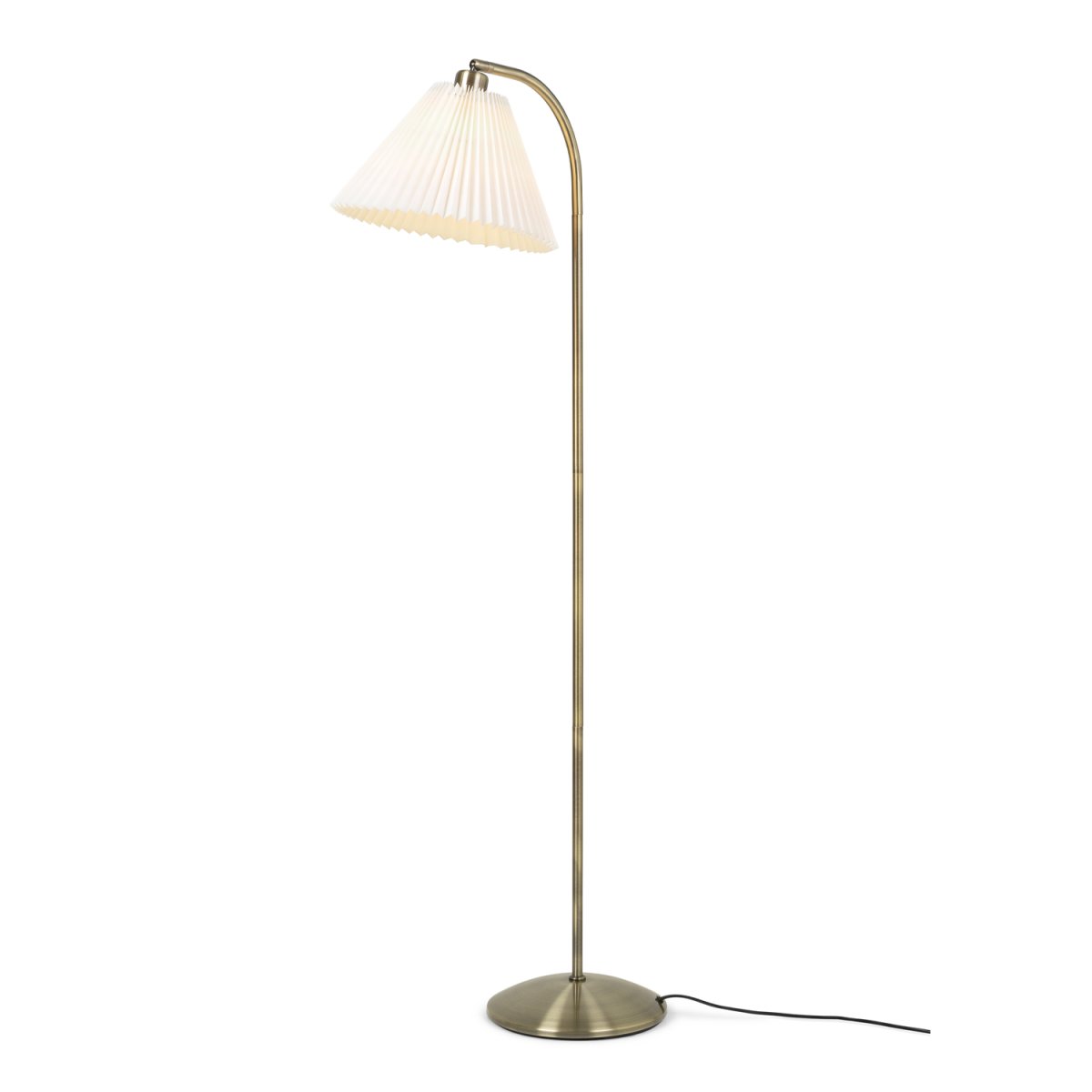 Medina Antikes Messing stehlampe Von Halo Design - Der Lampenfu&szlig; in Altmessingoptik sorgt in Kombination mit dem beweglichen, plissierten Schirm f&uuml;r eine sch&ouml;ne Atmosph&auml;re im Raum.
