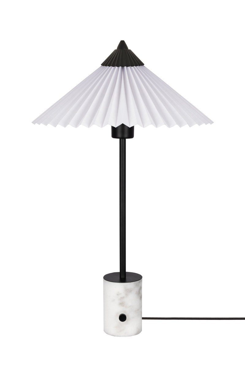 Matisse 50cm Weiß tischlampe Von Globen Lighting - Der Lampensockel aus dem gleichen Metall ruht auf einem wei&szlig;en Sockel aus massivem Marmor mit einem schwarzen Schalter.