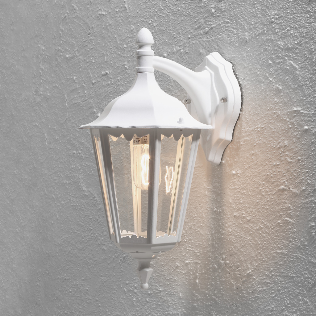 Firenze Weiß außenlampe Von Konstsmide - Das elegante Design und das warme Licht der Lampe schaffen eine einladende Atmosph&auml;re, die sich perfekt f&uuml;r Eing&auml;nge und Terrassen eignet.