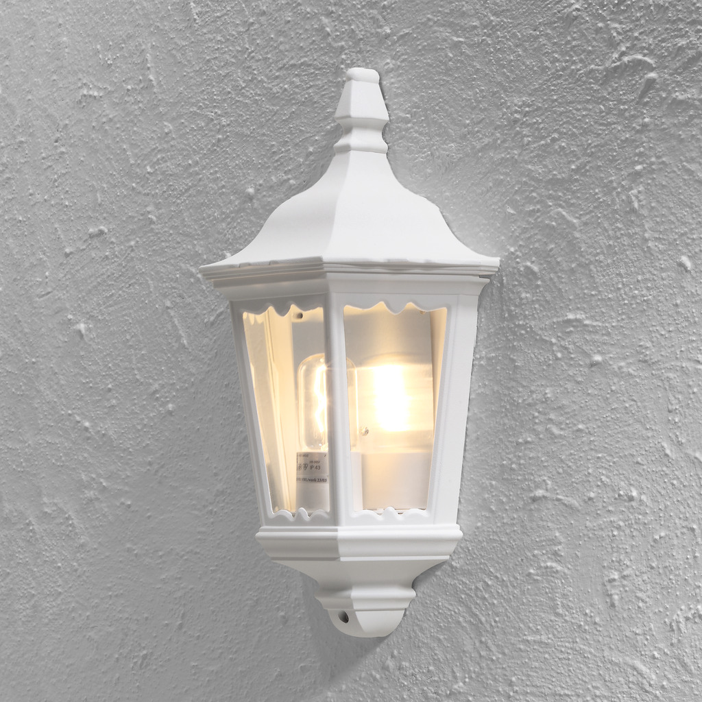Firenze Weiß außenlampe Von Konstsmide - Das elegante Design und das warme Licht der Lampe schaffen eine einladende Atmosphäre, die sich perfekt für Eingänge und Terrassen eignet.
