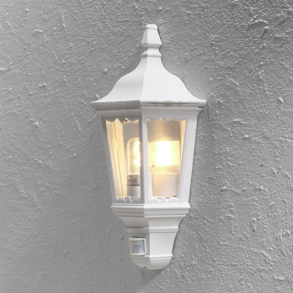 Firenze Weiß außenlampe Von Konstsmide - Perfekt für Außenwände und Eingänge, vermittelt die Lampe einen zeitlosen Eindruck und bietet Sicherheit bei jedem Wetter.