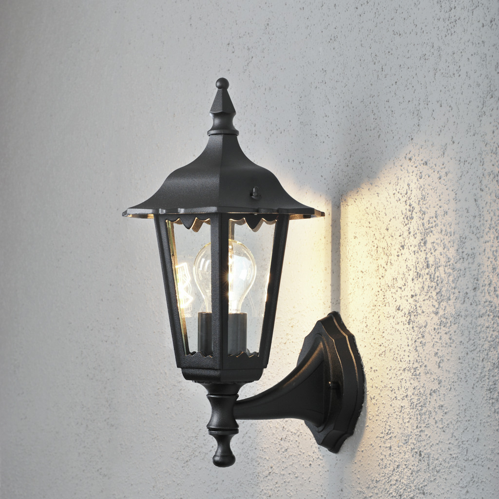Firenze Schwarz außenlampe Von Konstsmide - Das elegante Design und das warme Licht der Lampe schaffen eine einladende Atmosphäre, die sich perfekt für Eingänge und Terrassen eignet.