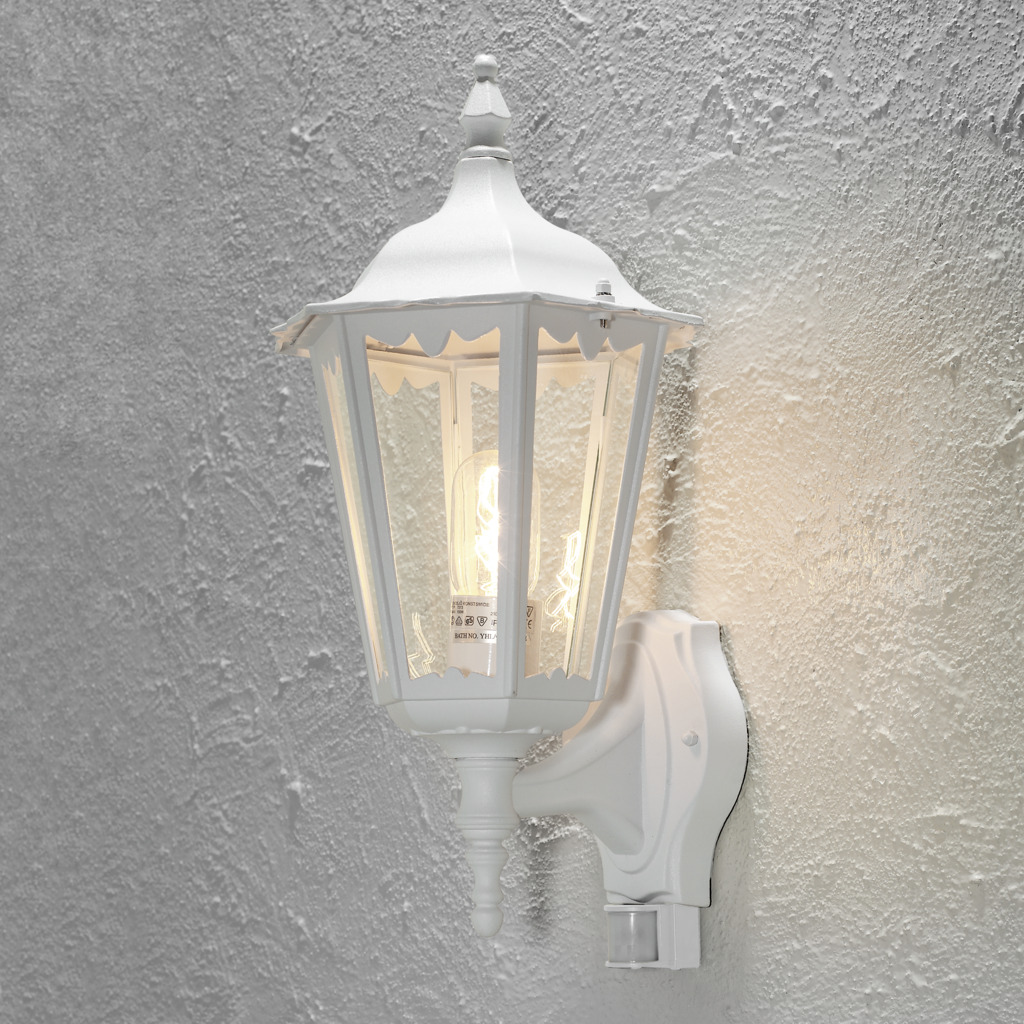 Firenze Weiß außenlampe Von Konstsmide - Perfekt für Außenwände und Eingänge, vermittelt die Lampe einen zeitlosen Eindruck und bietet Sicherheit bei jedem Wetter.