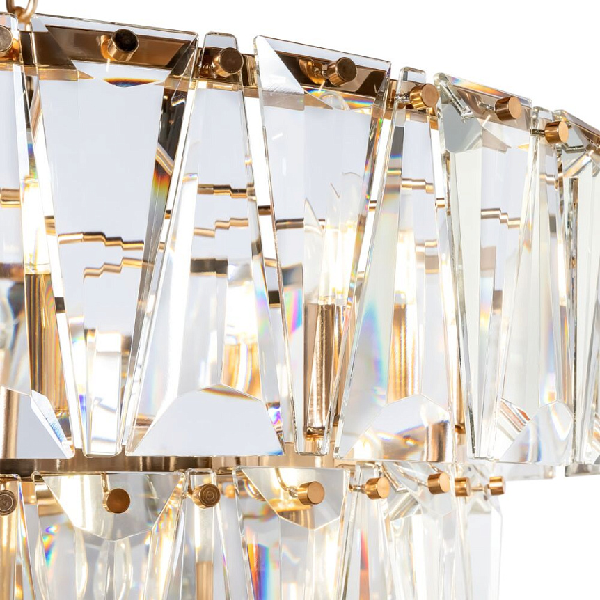 Puntes Ø77 Gold kristall Von Maytoni - Puntes ist ein eleganter Deckenleuchter aus goldfarbenem Metall mit funkelnden Prismen, die die Lichtquellen umgeben und bei eingeschalteter Lampe ein zauberhaftes Lichtspiel erzeugen.