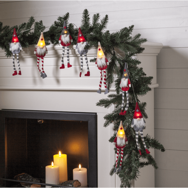 Lichterkette Alf 1,4m Mehrfarbig Von Star Trading - Batteriebetriebene Lichterkette mit 8 etwas gr&ouml;&szlig;eren Weihnachtsmannfiguren aus Holz und Stoff in weihnachtlichen Farben.