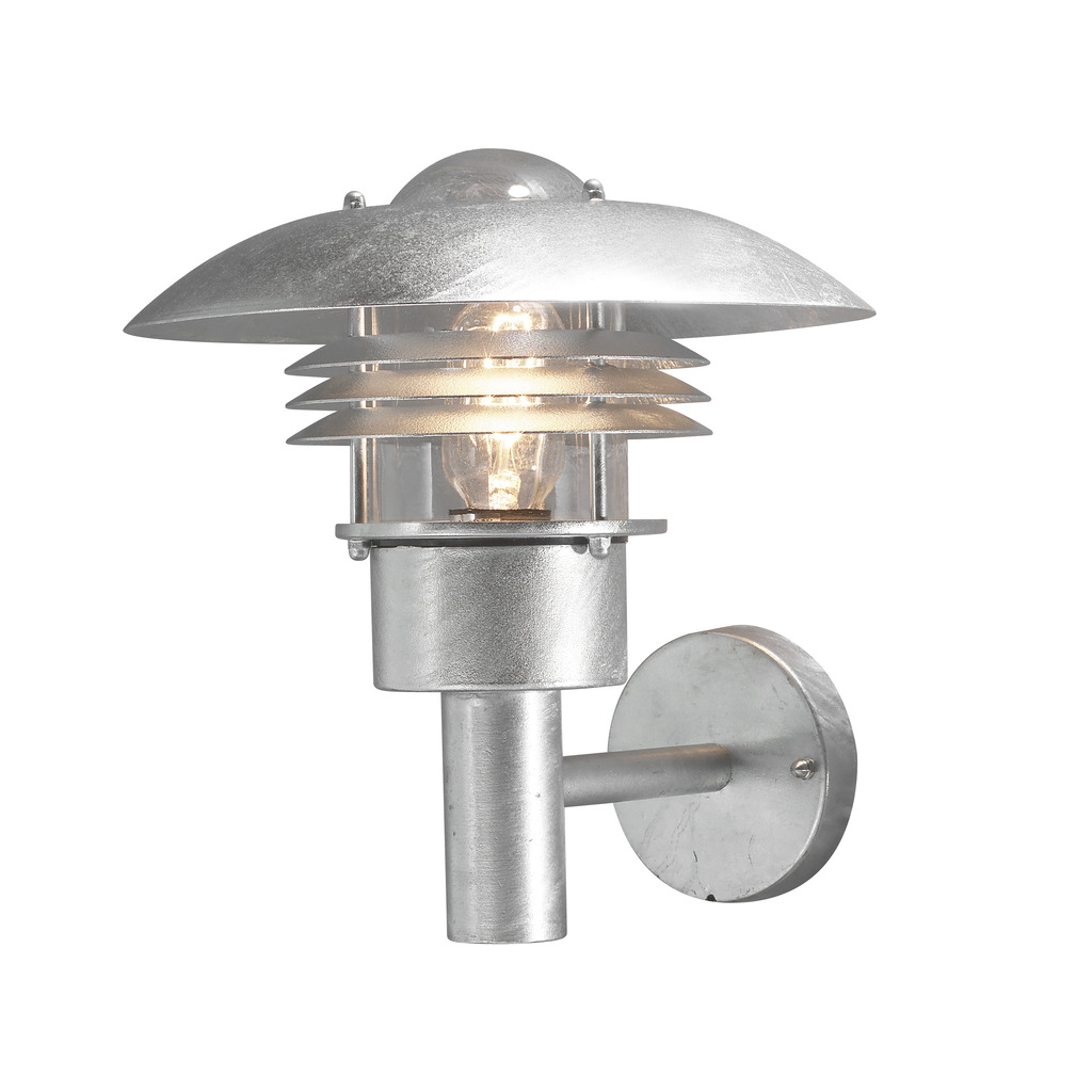 Modena Verzinkter Stahl außenlampe Von Konstsmide - Mit seinem sch&uuml;tzenden Dach und dem stilvollen Design sorgt es f&uuml;r ein angenehmes und gerichtetes Licht, ideal, um im Freien eine sichere und einladende Atmosph&auml;re zu schaffen.