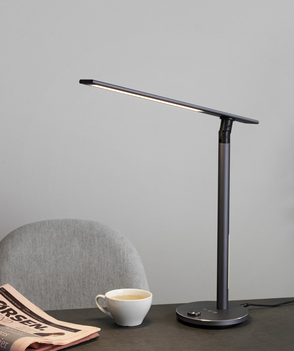 Office 46cm Grau schreibtischlampe Von Halo Design - Mit der einstellbaren Lichttemperatur von 3100 K bis 5100 K k&ouml;nnen Sie die Beleuchtung ganz einfach an Ihre Bed&uuml;rfnisse anpassen &ndash; von warmem und entspannendem bis hin zu kaltem und konzentrationsf&ouml;rderndem Licht.