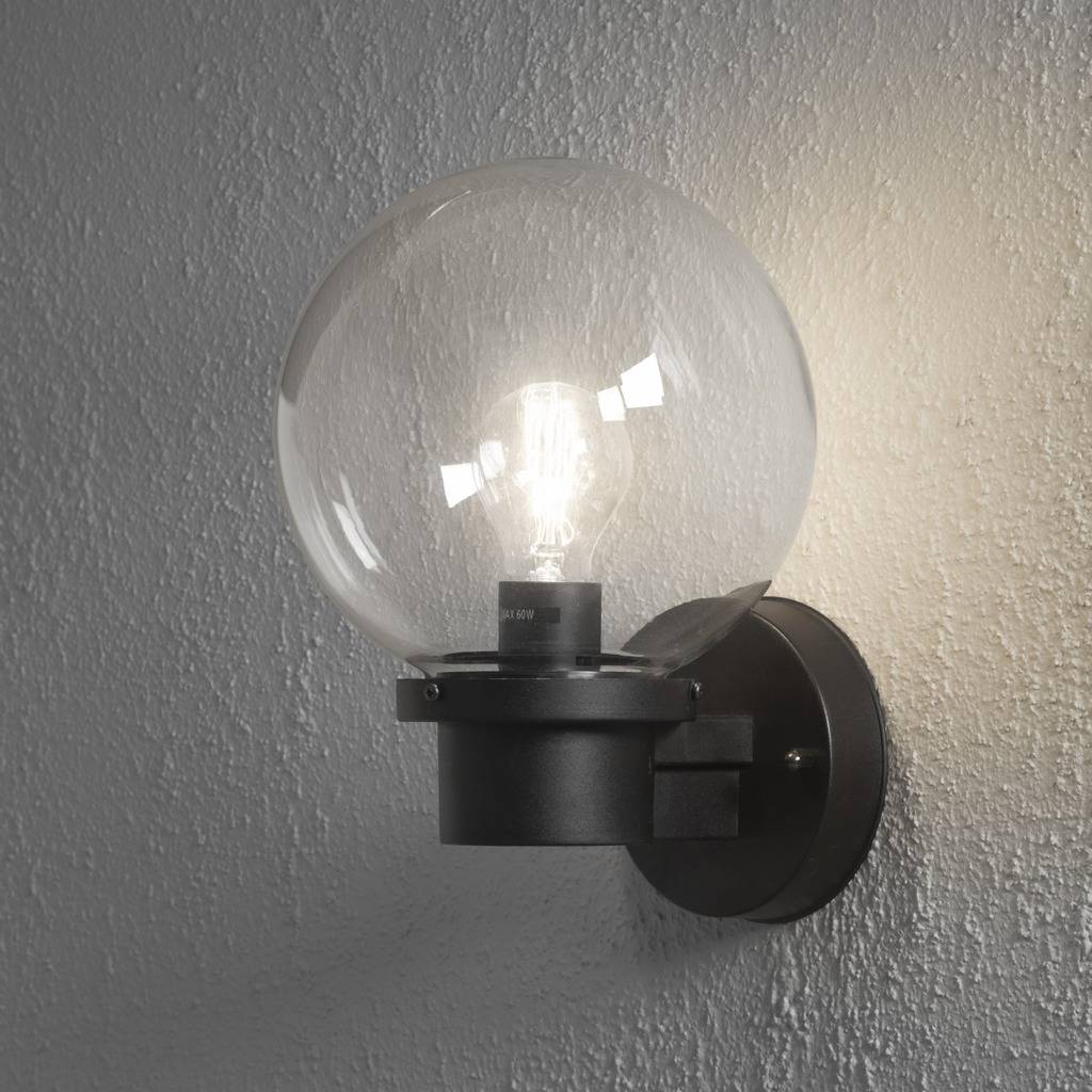 Nemi Schwarz außenlampe Von Konstsmide - Die Lampe verbreitet ein gleichmäßiges und angenehmes Licht und ist daher ideal für Eingänge, Terrassen und Gehwege.