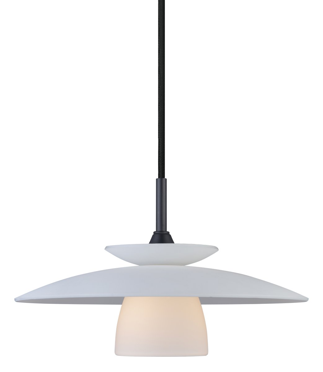 Scandic Ø25 Opal hängelampe Von Halo Design - Die Lampe verbreitet ein warmes und gleichm&auml;&szlig;iges Licht und eignet sich daher ideal f&uuml;r den K&uuml;chentisch, das Wohnzimmer oder das Esszimmer.