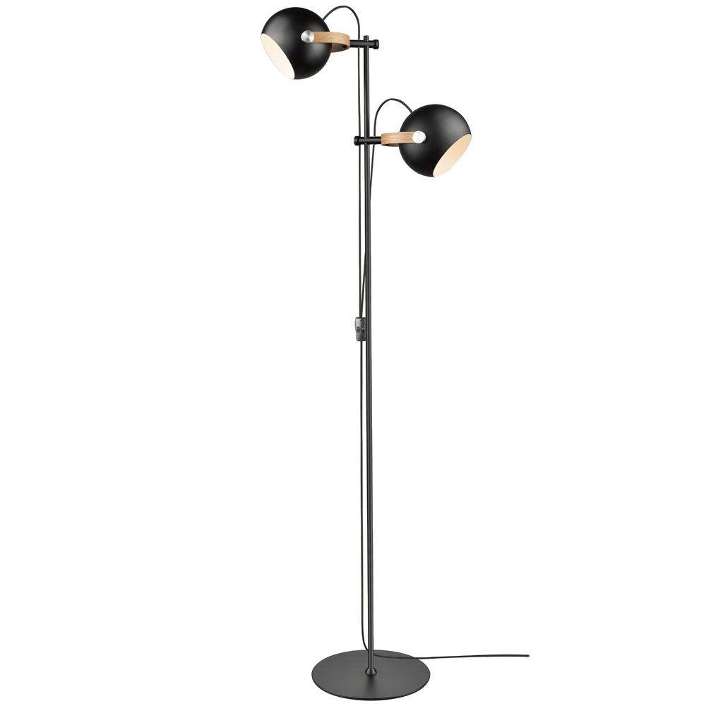 D.C Ø18 Schwarz stehlampe Von Halo Design - Die runden Formen in Kombination mit den Metall- und Holzdetails erzeugen einen klassischen Stil.