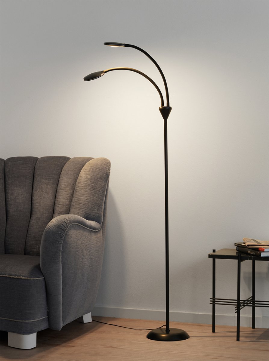 Fix 2 Schwarz stehlampe Von Halo Design - Es sind zwei separate Schutzschalter vorhanden, die unabhängig voneinander leuchten können.