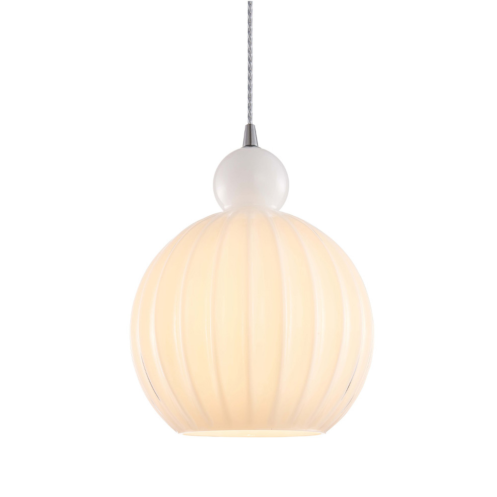 Ball Ball Ø25 Opal hängelampe Von Halo Design - Ball Ball ist eine elegante Pendelleuchte aus Opalglas.