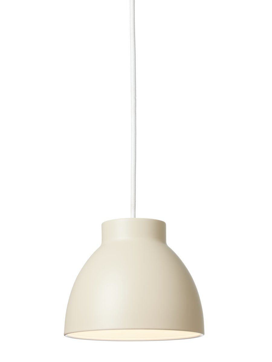 Object Ø16 Creme hängelampe Von Halo Design - Object ist eine vielseitige und elegante Wahl für alle, die bei ihrer Inneneinrichtung eine Kombination aus Funktionalität und Ästhetik suchen.