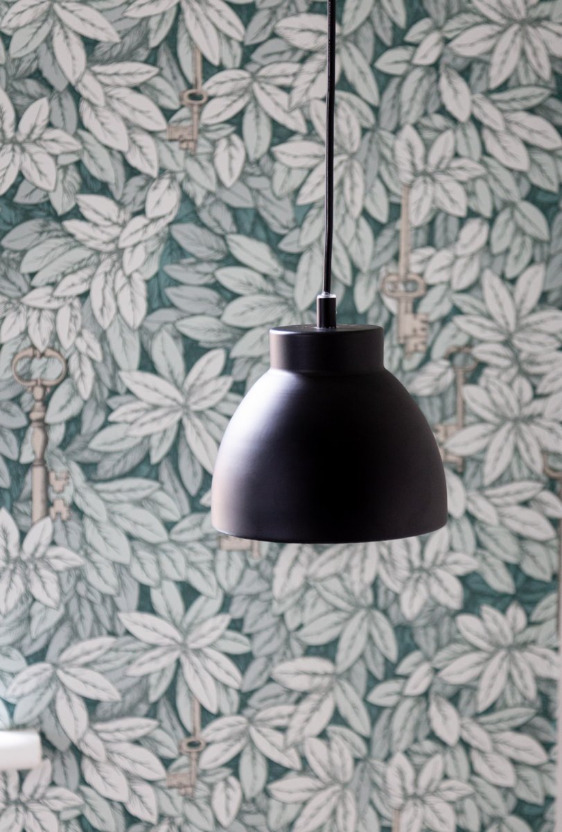 Object Ø16 Schwarz hängelampe Von Halo Design - Object ist eine vielseitige und elegante Wahl f&uuml;r alle, die bei ihrer Inneneinrichtung eine Kombination aus Funktionalit&auml;t und &Auml;sthetik suchen.