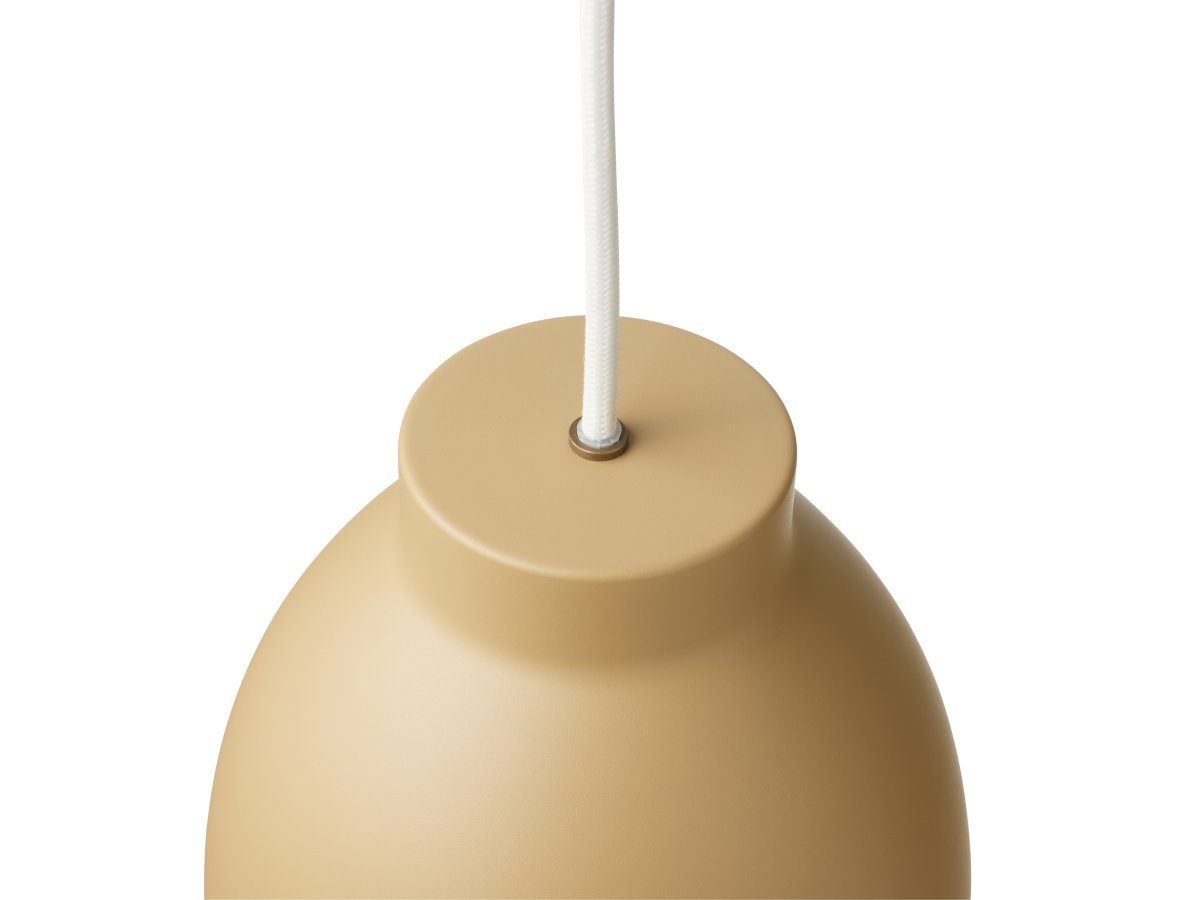 Object Ø16 Latte hängelampe Von Halo Design - Object ist eine vielseitige und elegante Wahl für alle, die bei ihrer Inneneinrichtung eine Kombination aus Funktionalität und Ästhetik suchen.