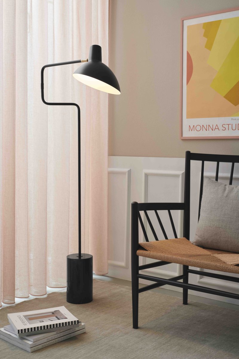Metropole Deluxe Schwarz stehlampe Von Halo Design - Somit eignet sich die Leuchte perfekt f&uuml;r das B&uuml;ro, die Leseecke oder das Schlafzimmer.