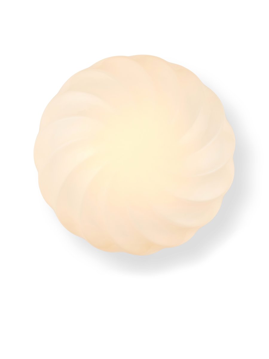 Twist Ø35 Antikes Messing deckenleuchte Von Halo Design - Twist eignet sich perfekt f&uuml;r das Wohnzimmer, Schlafzimmer oder den Flur und vermittelt ein warmes und einladendes Gef&uuml;hl.