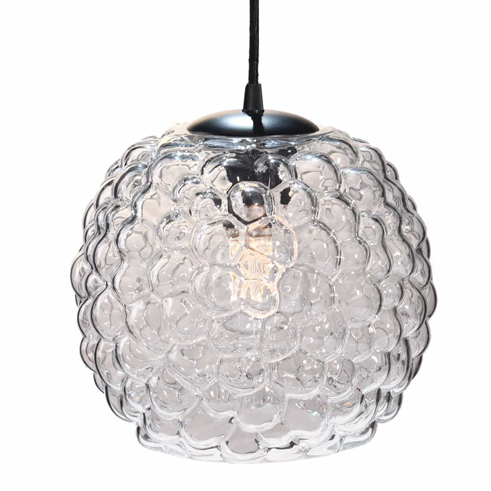 Grape Ø25 Transparent hängelampe Von Halo Design - Diese Pendelleuchte aus klarem Glas mit schwarzen Details eignet sich perfekt als Lichtpunkt &uuml;ber dem Esstisch oder der K&uuml;che.