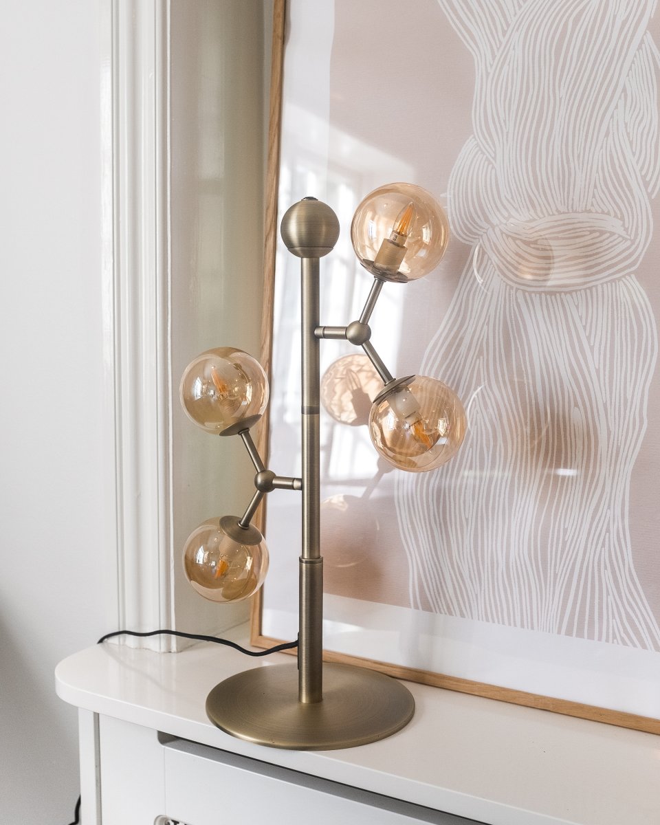 Atom 52cm Antikes Messing tischlampe Von Halo Design - Die beiden Arme am Rahmen sind somit beweglich; Sie k&ouml;nnen die Tassen nach Belieben anwinkeln und so Ihre ganz pers&ouml;nliche Note kreieren.