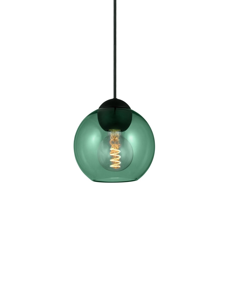 Bubbles Ø18 Grün hängelampe Von Halo Design - Das grüne Glas in Kombination mit den mattschwarzen Metalldetails verleiht Eleganz und sorgt im eingeschalteten Zustand für eine schöne Lichtverteilung im Raum.