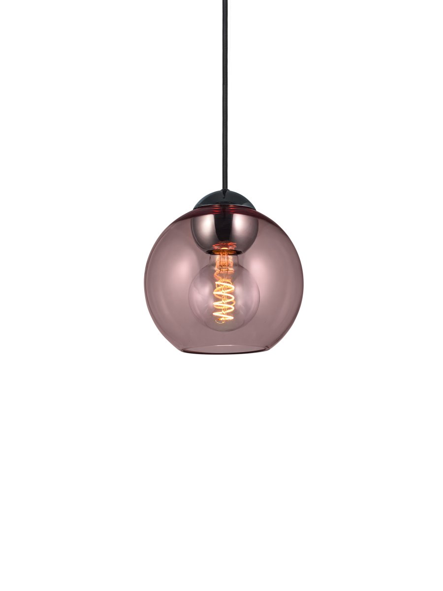 Bubbles Ø18 Rosa hängelampe Von Halo Design - Das rosa Glas in Kombination mit den Chromdetails verleiht Eleganz und sorgt im eingeschalteten Zustand für eine schöne Lichtverteilung im Raum.