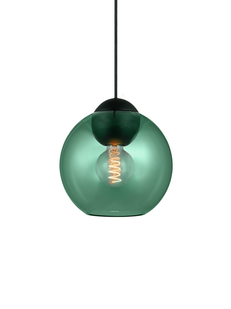 Bubbles Ø24 Grün hängelampe Von Halo Design - Das grüne Glas in Kombination mit den mattschwarzen Metalldetails verleiht Eleganz und sorgt im eingeschalteten Zustand für eine schöne Lichtverteilung im Raum.