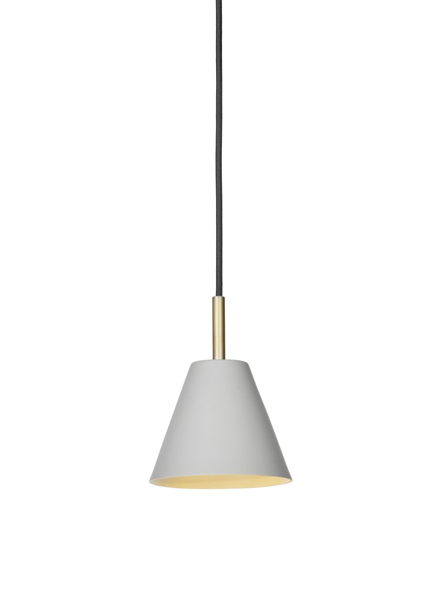 Hygge Ø12 Grau hängelampe Von Halo Design - Hygge ist eine elegante und zeitlose Pendelleuchte, die skandinavischen Minimalismus mit weichen Formen verbindet.