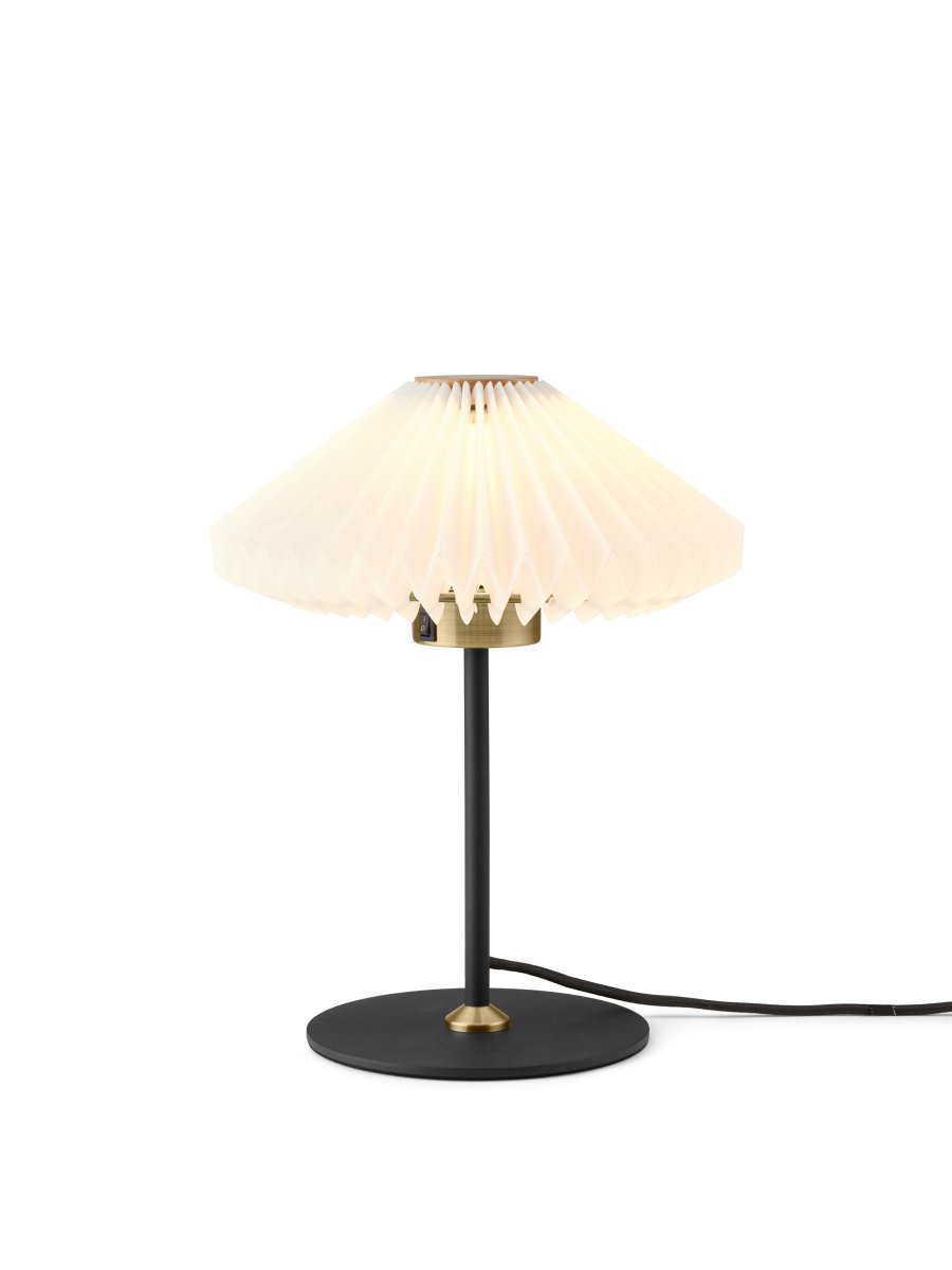 Paris 32cm Schwarz tischlampe Von Halo Design - Paris ist nicht nur eine Lampe, sondern ein dekoratives Detail, das die Atmosphäre Ihres Zuhauses verbessert.