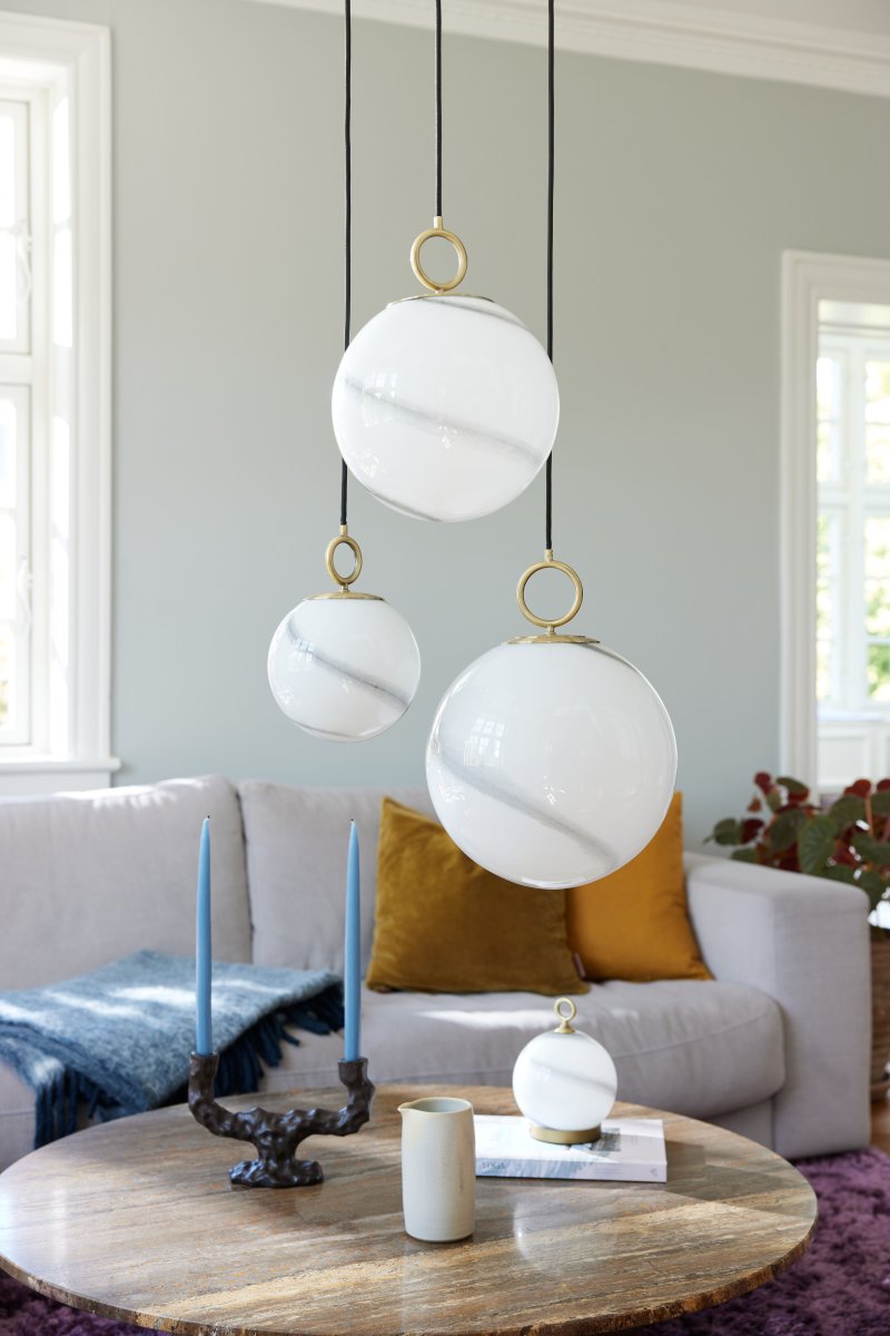 Stockholm Ø18 Grau hängelampe Von Halo Design - Stockholm ist nicht nur eine Lampe, sondern ein stilvolles Einrichtungsdetail, das Ihrem Zuhause eine exklusive Note verleiht.