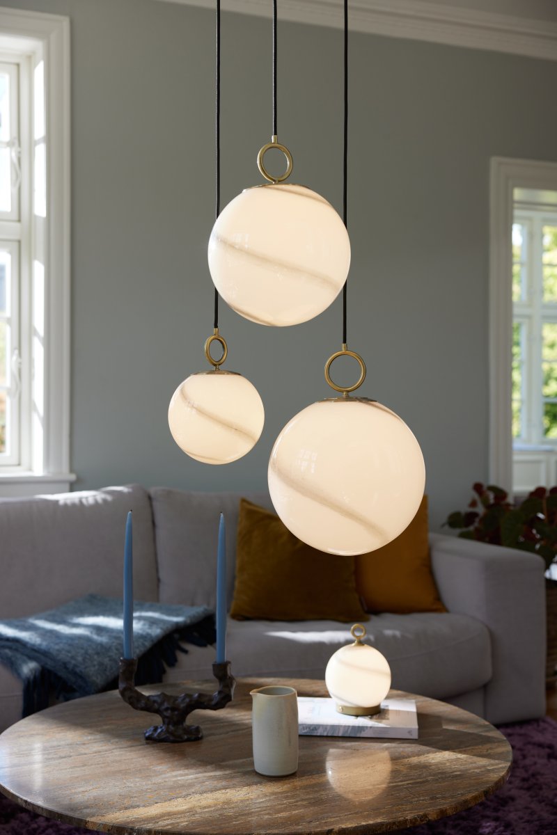 Stockholm Ø18 Grau hängelampe Von Halo Design - Stockholm ist nicht nur eine Lampe, sondern ein stilvolles Einrichtungsdetail, das Ihrem Zuhause eine exklusive Note verleiht.