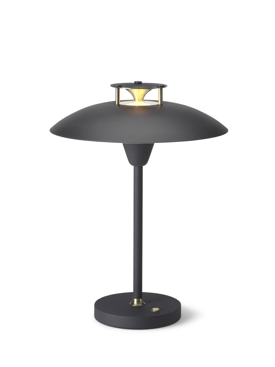 Stepp One-Two -Three 30cm Schwarz tragbare Von Halo Design - Die Lampe hat die Schutzart IP45 und ist somit vor Feuchtigkeit und Staub geschützt.