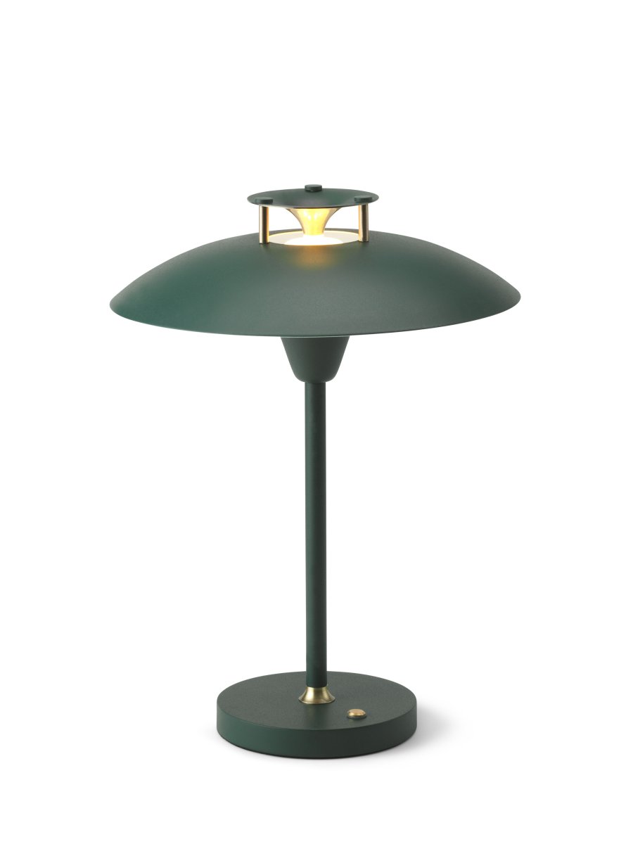 Stepp One-Two -Three 30cm Dunkelgrün tragbare Von Halo Design - Die Lampe hat die Schutzart IP45 und ist somit vor Feuchtigkeit und Staub geschützt.