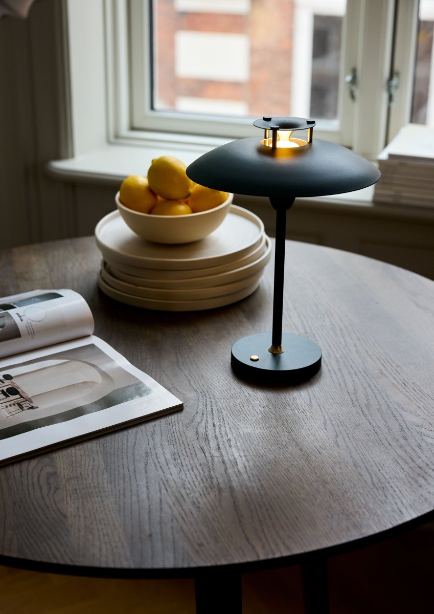 Stepp One-Two -Three 30cm Dunkelgrün tragbare Von Halo Design - Die Lampe hat die Schutzart IP45 und ist somit vor Feuchtigkeit und Staub geschützt.