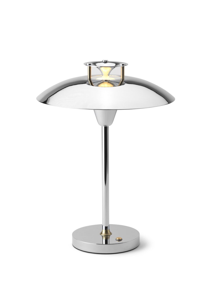 Stepp One-Two -Three 30cm Chrom tragbare Von Halo Design - Die Lampe hat die Schutzart IP45 und ist somit vor Feuchtigkeit und Staub geschützt.