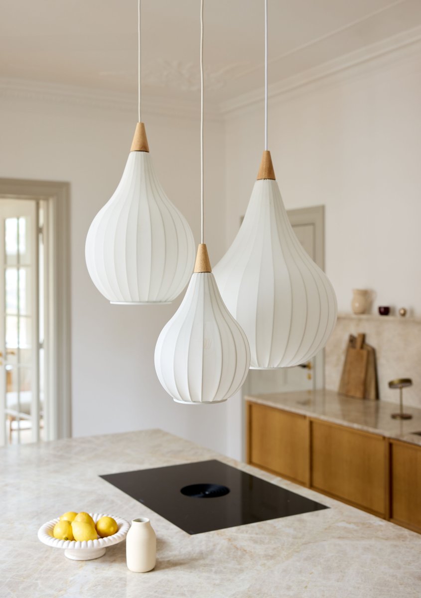 Drops Ø23 Weiß hängelampe Von Halo Design - Drops ist eine moderne Deckenleuchte im skandinavischen Design.