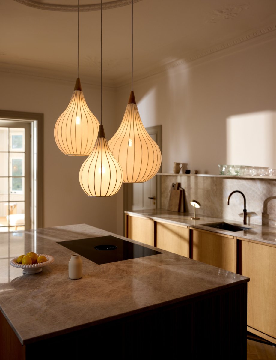 Drops Ø23 Weiß hängelampe Von Halo Design - Drops ist eine moderne Deckenleuchte im skandinavischen Design.