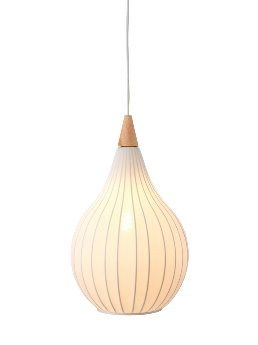 Drops Ø30 Weiß hängelampe Von Halo Design - Drops ist eine moderne Deckenleuchte im skandinavischen Design.